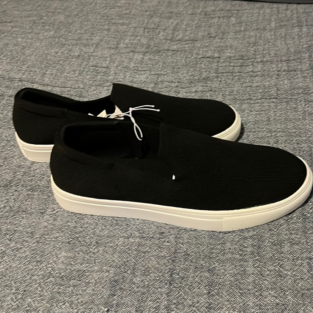 NWT Old Navy size 10 slip on sneakers